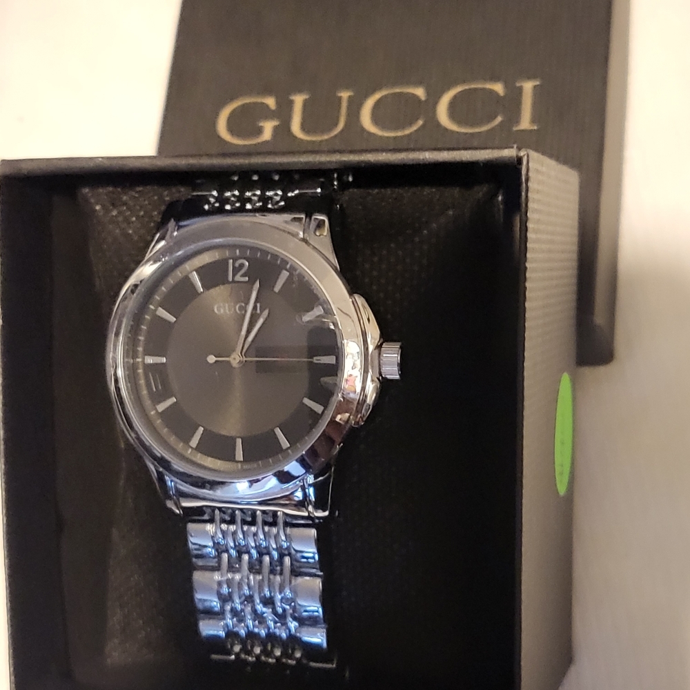 New original Gucci Watch Stainless (Original box a litte broke)
